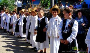 Read more about the article Oarţa de Sus – Muzeul Satului – Lansare de carte -2013 (VIDEO – Galerie FOTO)